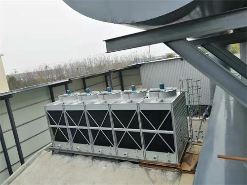 闭式冷却塔使用中冷水机组压力高的解决方案(闭式冷却塔工作原理)