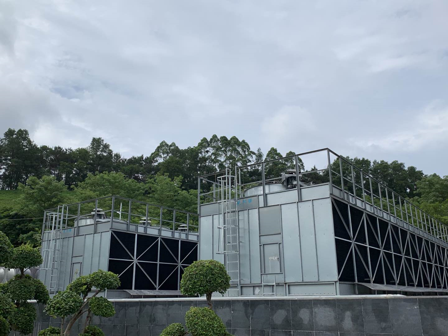 方形冷却塔出现电路短路的原因(冷却塔电源柜主电源故障应急处理)