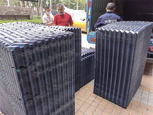 怎样更换玻璃钢冷却塔塔内的填料