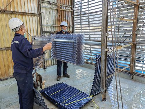 工业冷却塔对空调制冷、空压站及冷凝工艺等冷却水循环系统尤为适宜(中温型密闭式冷却塔设计)