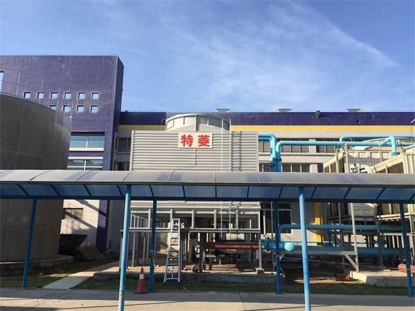 充分考虑闭式冷却塔流体的兼容性